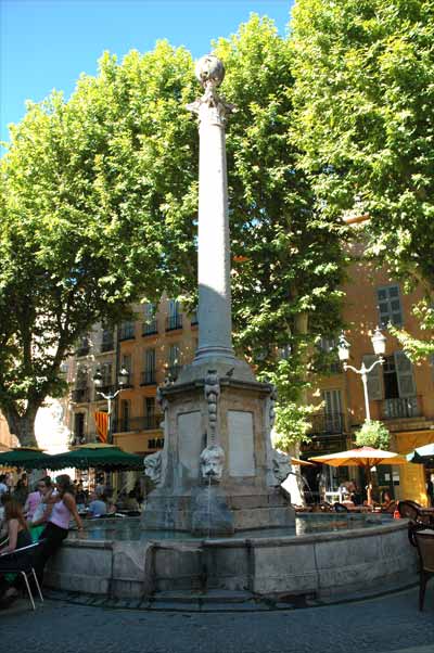 Fontaine de L'hotel de Ville d'Aix en Provence