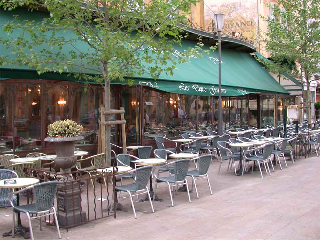 Le Deux Gar&ccedil;ons